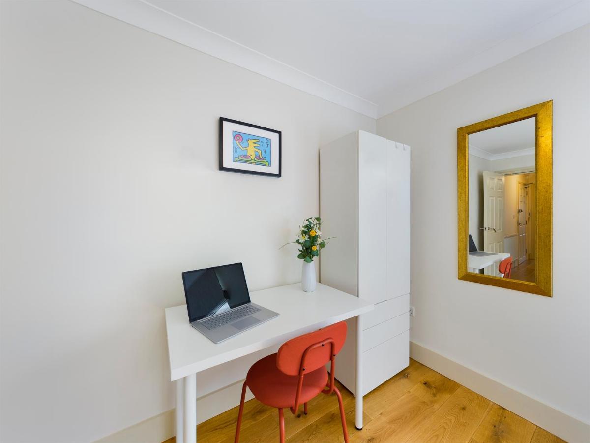 Redhill Town Centre Apartments By Livingo Exterior photo